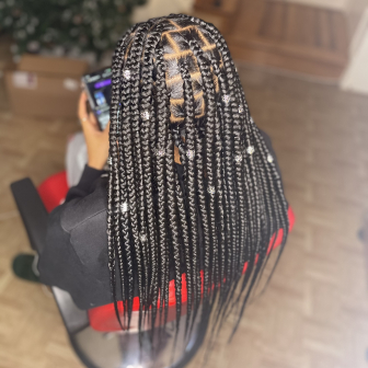 Knotless Braids for Xquisite_Beauty